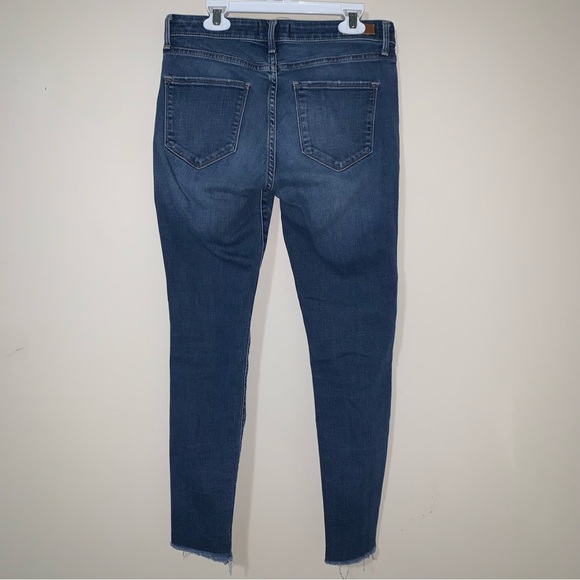 Abercrombie & Fitch Harper Ankle medium wash distressed raw hem jeans size 25/0R - Picture 5 of 6
